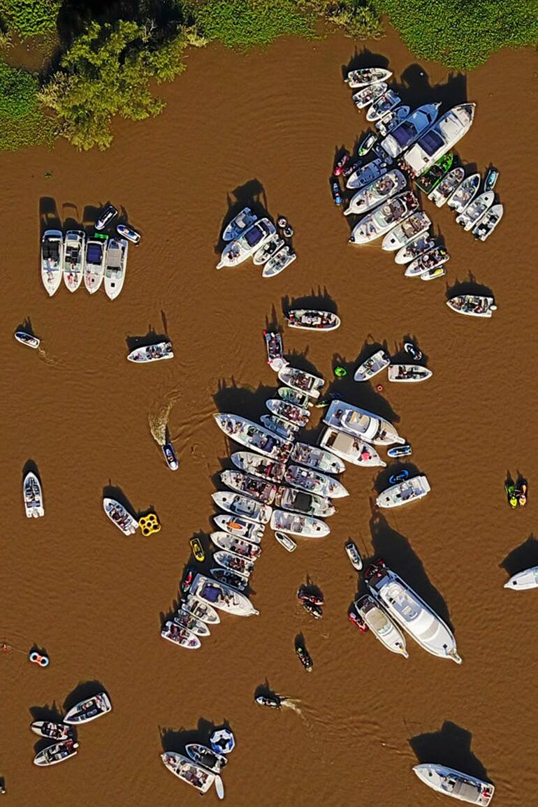 En el Sector 7 se organizan las fiestas a bordo de lanchas y yates; allí se iban a construir los diques de un emprendimiento inmobiliario de islas privadas