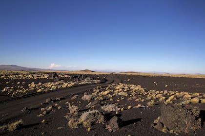 En el sector de Pampas Negras se transita sobre lapilli (lava fragmentada).