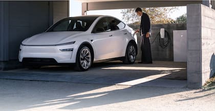 En el sitio de Tesla se pueden adquirir los cargadores eléctricos, cuyos costos varían de acuerdo al modelo y las necesidades del auto (Web/Tesla)