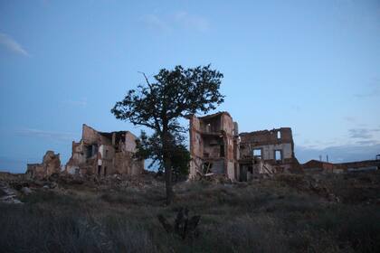 En el sitio y la batalla de Belchite murieron unas dos mil personas. Luego de 80 a?os de abandono, el pueblo permanece en ruinas