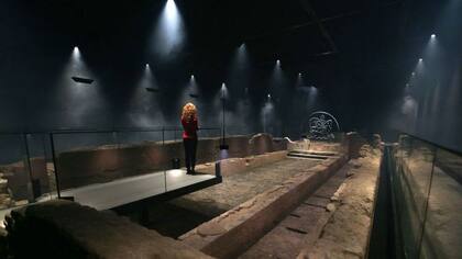 En el sótano, convertido en museo, se esconde un tesoro arquitectónico: el templo de Mitra, el dios del Sol