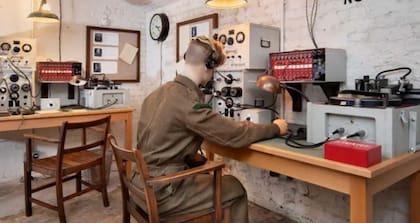 En el sótano de la casa, un equipo de grabación captó las conversaciones privadas de los generales nazis