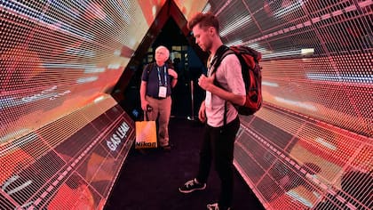 En el stand de Intel, una pantalla de inmersión 5G