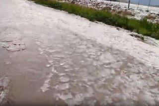 Una violenta tormenta con granizo sorprendió en una región golpeada por otro fenómeno: la falta de sol