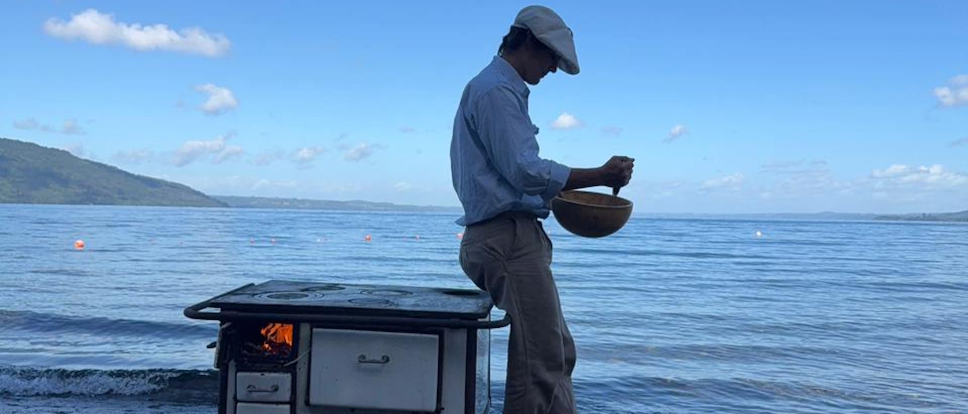 En el Sur, en un viaje en que hizo argentina y Chile para cocinar entre la naturaleza y con su horno móvil