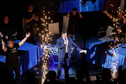 En el teatro Broadway se llevó a cabo la misa libertaria del Gordo Dan. El auditorio se llenó completo