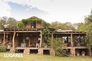 "En el terreno no había nada, era monte, se acababa el pueblo acá, pero tenía la panorámica hacia el valle", cuentan los dueños y anfitriones.