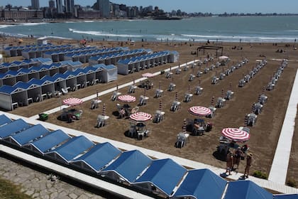 Los balnearios privados presentaron un protocolo para el uso de las playas; solo podrá haber hasta seis personas por carpa y cuatro, por sombrilla