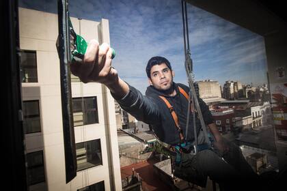 En el trabajo de altura se utilizan equipos y elementos aprobados por las normas de seguridad establecidas.