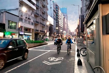 En el tramo donde Corrientes se hace peatonal, habrá un área de convivencia de autos y bicicletas