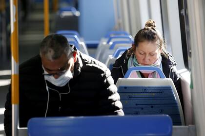En el transporte público, los pasajeros respetaron la nueva normativa de llevar barbijos