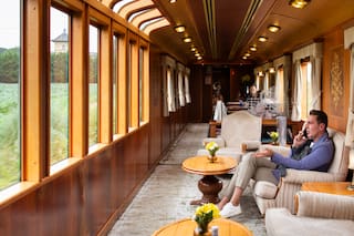 Paisajes, manjares y la belleza del traqueteo lento en un tren que recorre el norte de España