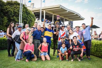 En el triunfo de Sofía Linda se unieron las barras de esa yegua y de Mimoso Soñado, el caballo que nació con su madre enferma