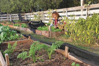 En el último año, Natalia cambió su alimentación por completo. Dejó los enlatados, las gaseosas, el azúcar y las harinas blancas y ahora privilegia las frutas y las verduras orgánicas, que cosecha ella misma.