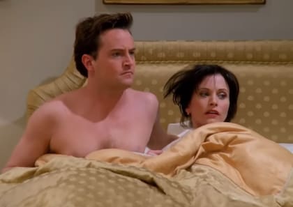 En el último episodio de la cuarta temporada de Friends, Chandler y Monica tuvieron su primer encuentro íntimo (Foto: IMDb)