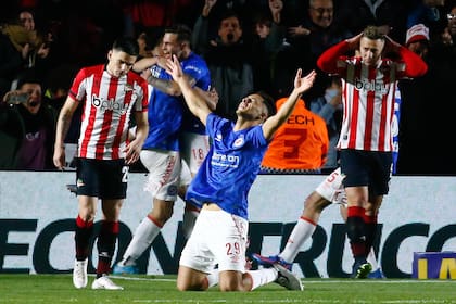 En el último partido, Estudiantes perdió ante Argentinos 1-0 y Zielinski se fue expulsado por protestar