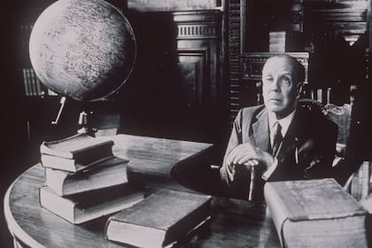 En el vasto acervo literario de Jorge Luis Borges es imposible hallar una novela