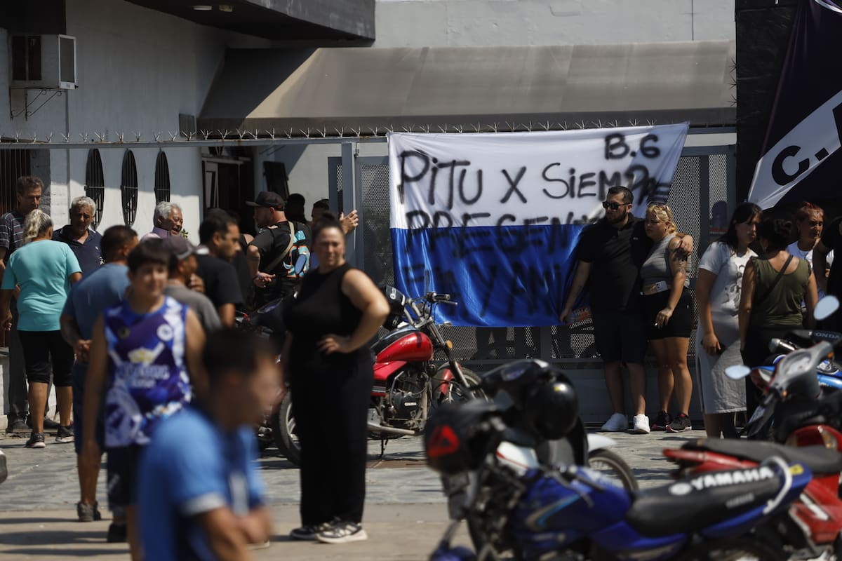 En el velatorio de Cristian Paredes, se realizaron fuertes quejas contra el accionar de la policía bonaerense
