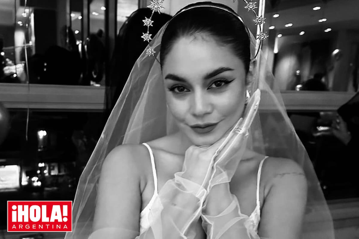 En el velo tenía un corazón junto a la inscripción “VH+CT”: sus iniciales y las del futuro marido, Cole Tucker.