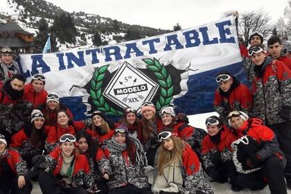 En el viaje de egresados que compartieron hace unos meses