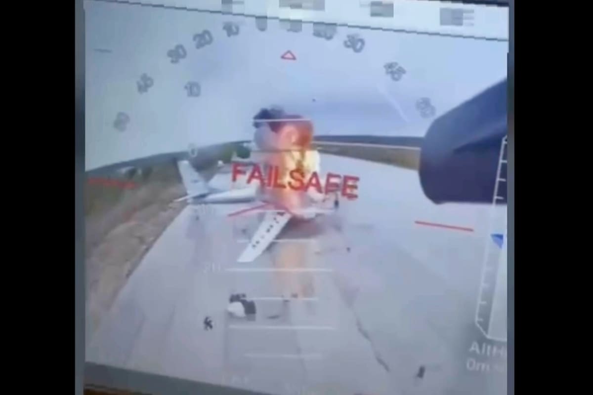 En el video difundido se aprecia claramente la magnitud del ataque y el nivel destrucción generada en las aeronaves rusas