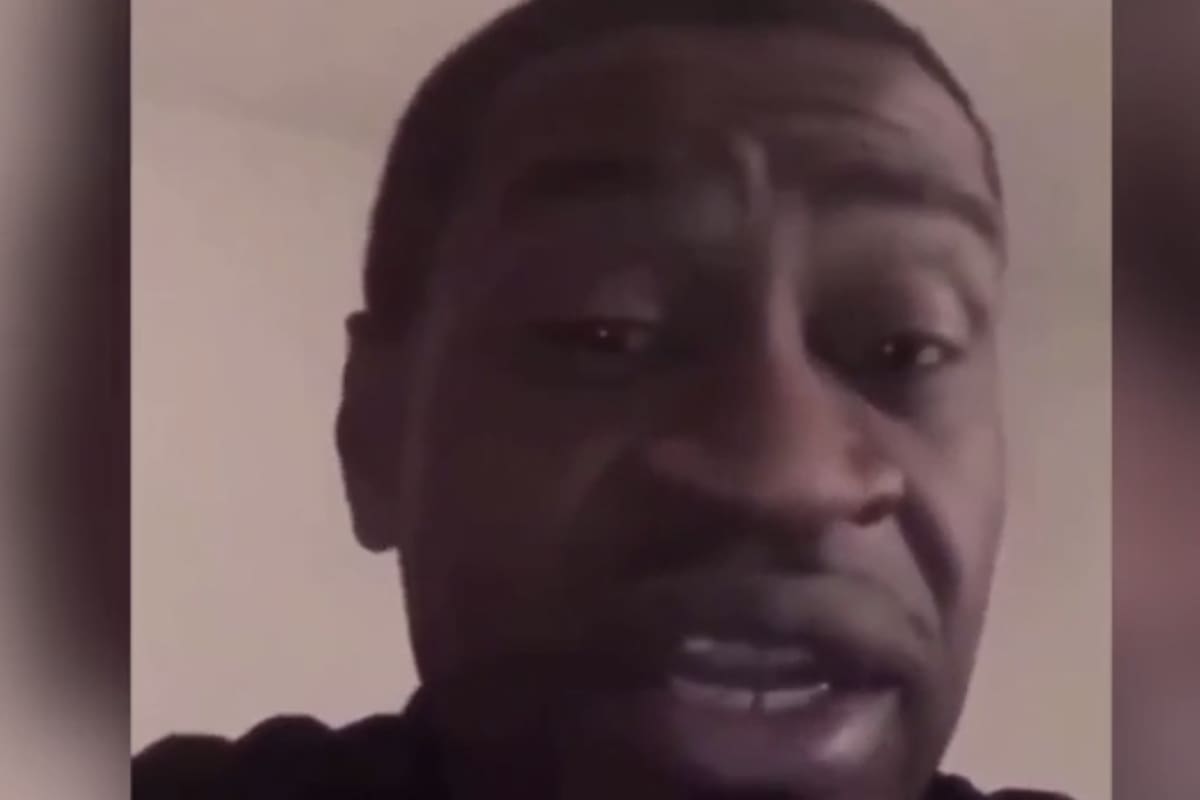 En el video Floyd muestra una actitud pacifista sobre la situación de violencia entre la juventud