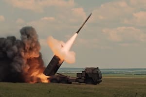 En el video se ven las lanzaderas Himars, proporcionadas por Occidente