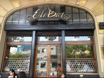 En Elebar ofrecen mucho más que platos suculentos; también son talentosos para crear las más tentadoras tortas