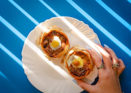 En Empanadas Tremendas los formatos pueden ser abiertos o cerrados, pero siempre de rellenos muy generosos.