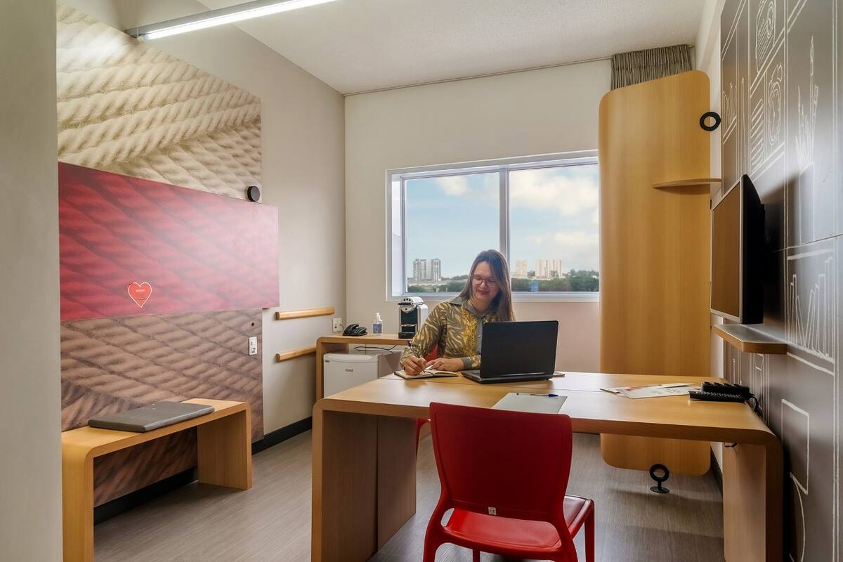 En en Novotel Buenos Aires, de la cadena Accor, muchas de sus habitaciones se transformaron en oficinas