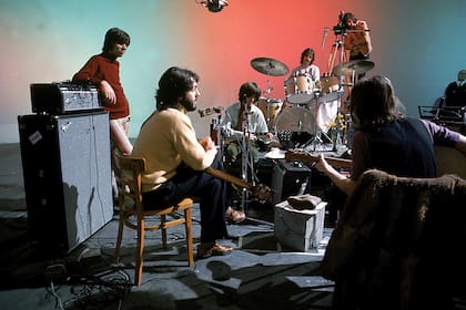 En enero de 1969, The Beatles tocó ante las cámaras para el proyecto Get Back; veintiún años después se estrena una nueva edición de esas imágenes a cargo del director Peter Jackson