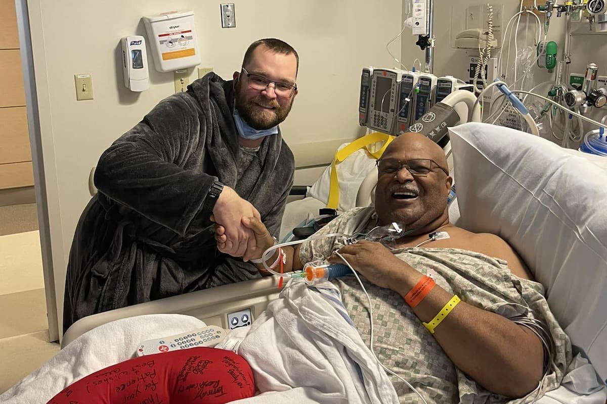 En enero de 2023, Bill Sumiel celebró el primer aniversario de su trasplante de riñón y compartió una fotografía en su cuenta de Facebook