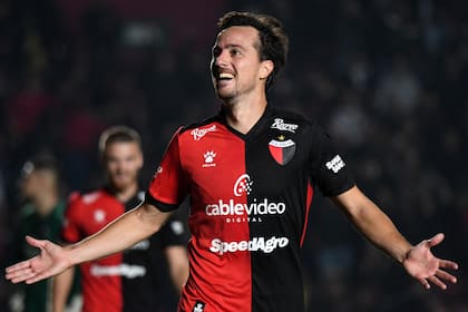 En enero de este año, Bernardi fue transferido de Colón a Fortaleza de Brasil y los médicos del equipo brasileño le detectaron la arritmia, por lo que su pase se cayó. Además, le recomendaron abandonar durante unos cuatro meses entrenamientos y la práctica de fútbol