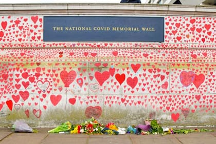 En enero del 2020, Reino Unido registró más de 1.300 muertes al día a causa de la covid-19.