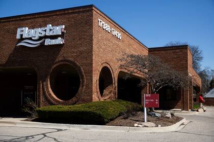 En enero, Flagstar Bank anunció que cerraría 60 sucursales y 20 locales para clientes privados en 2025 (Bloomberg)