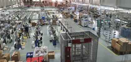 En enero la empresa será la primera de Sudamérica en producir guantes de acero.