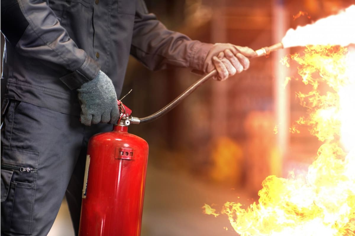 En épocas de sequía, los incendios domésticos lesionan y provocan la muerte de miles de personas en Estados Unidos