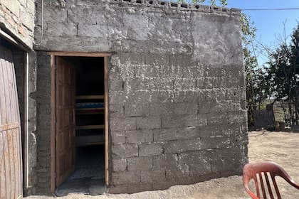 En esa habitación que se construyeron pegada a la casa de sus abuelos, Diego duerme con su mamá y sus dos hermanos