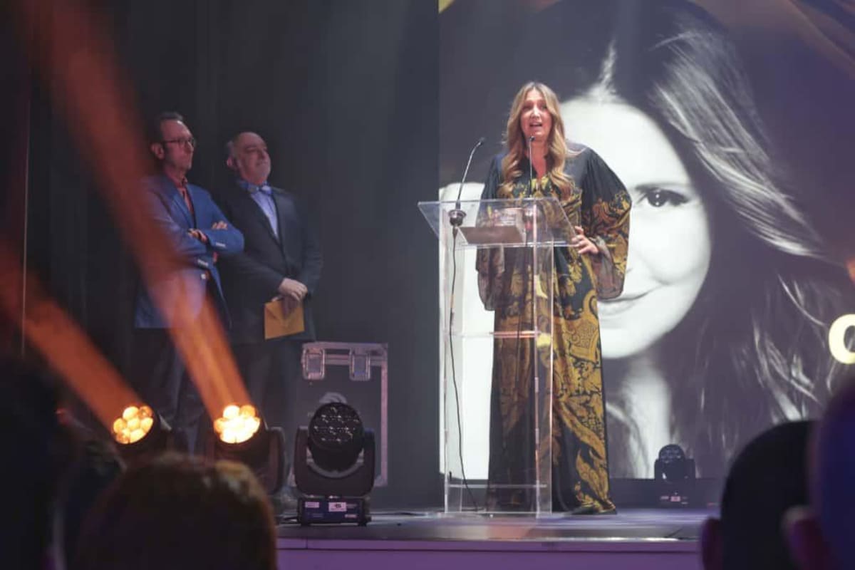En España, Carla Calabrese recibió un destacado premio como Mejor directora de un musical