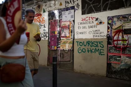 En España hay una clara oposición a la inundación de turistas en sus ciudades.