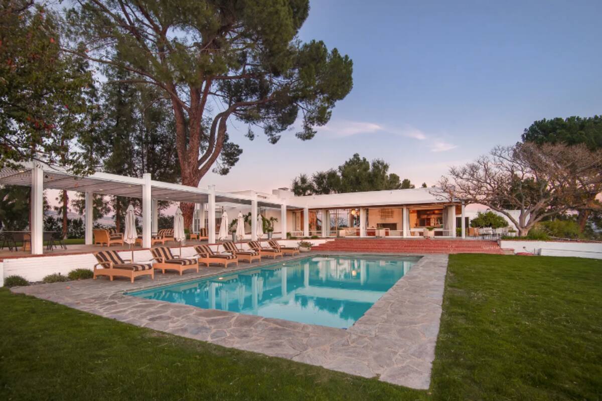 En esta casa Frank Sinatra vivió 10 años pero además también vivieron en ella Lucille Ball, Ava Gardner, Rat Pack; y fue el escenario del casamiento Judy Garland.