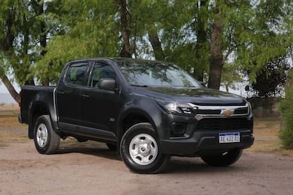 En esta Chevrolet S10 CD 4x2 LS no hay elementos estéticos diferenciadores en el exterior