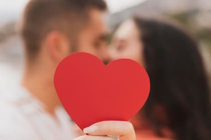 En esta fecha, se puede dedicar una frase que exprese los sentimientos que se tiene por otra persona