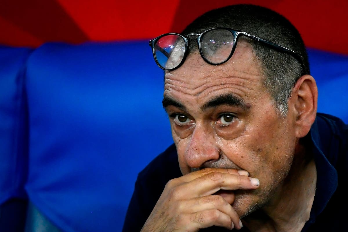 En esta foto de archivo tomada el 17 de junio de 2020, el entrenador italiano de la Juventus, Maurizio Sarri, reacciona después de que Juventus perdiera el partido de fútbol final de la Copa de Italia