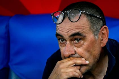 En esta foto de archivo tomada el 17 de junio de 2020, el entrenador italiano de la Juventus, Maurizio Sarri, reacciona después de que Juventus perdiera el partido de fútbol final de la Copa de Italia