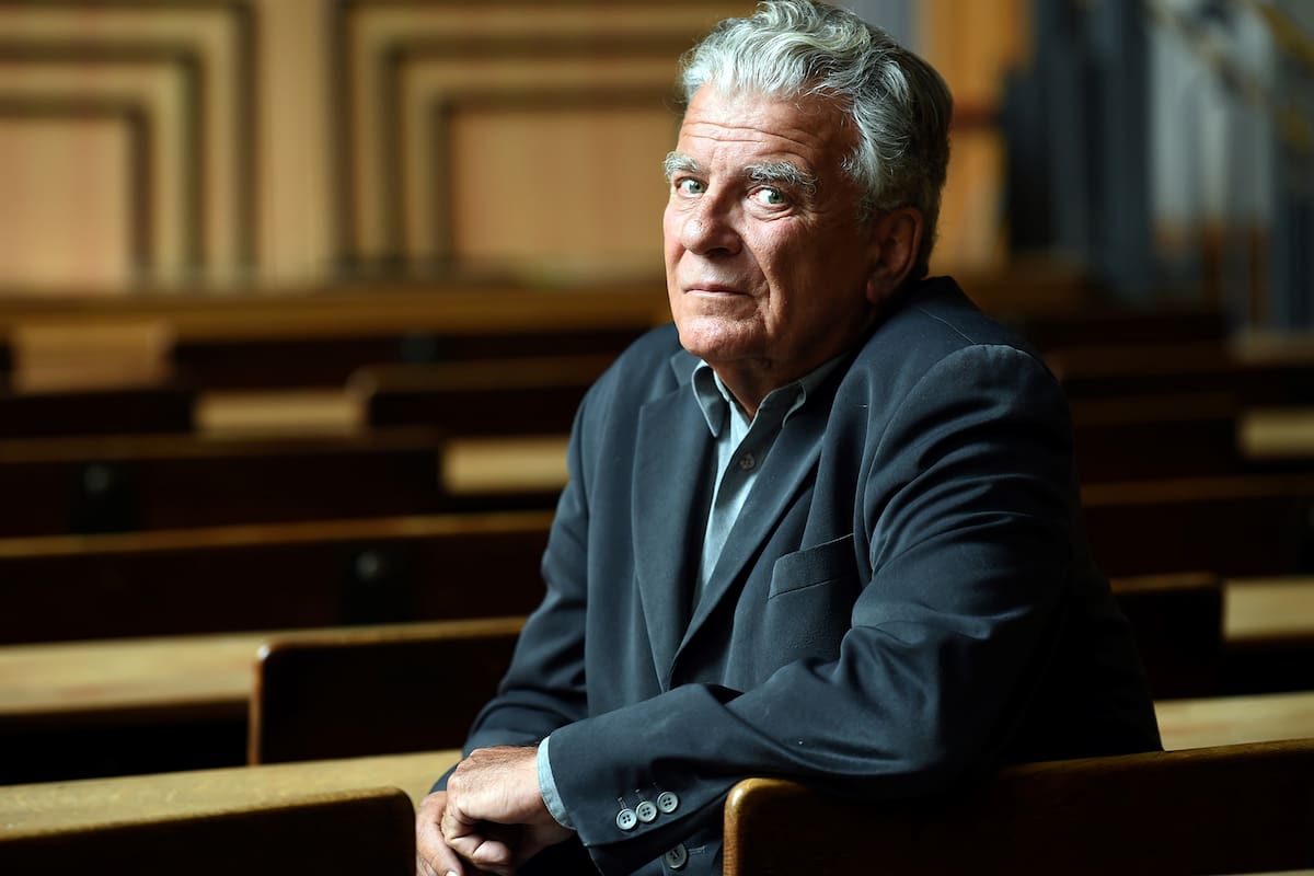 En esta foto de archivo tomada el 19 de mayo de 2016, Olivier Duhamel, especialista en política francesa y recién elegido como director de la Fondation Nationale des Sciences Politiques (FNSP), posa en la escuela Sciences Po de París