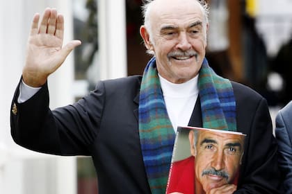 En 2008, Connery posó para los fotógrafos en la presentación de su libro Ser escocés en el Festival Internacional del Libro de Edimburgo. Juró no volver a residir en su país hasta que se independizara de Gran Bretaña