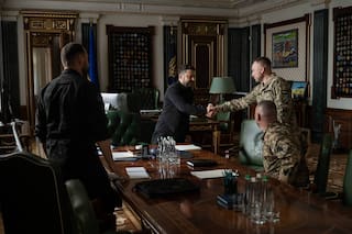 Zelensky destituye al jefe militar tras protestas y nombra a un reemplazo