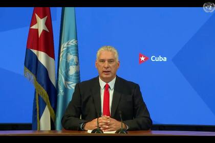 En esta foto tomada de video el presidente de Cuba, Miguel Díaz-Canel, se dirige de forma remota a la 76 ° sesión de la Asamblea General de las Naciones Unidas en un mensaje pregrabado el jueves 23 de septiembre de 2021 en la sede de la ONU. (ONU Web TV vía AP)
