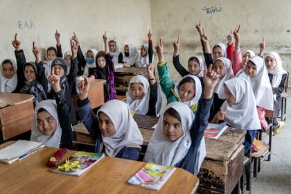 En esta imagen de archivo, alumnas afganas durante su primer día de clase del curso, en Kabul, el 25 de marzo de 2023.